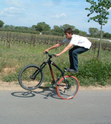 weeling deux pied sur la selle